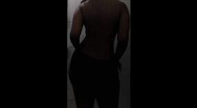 Nicole Bexley kang sensual striptease karo musik kanggo kesenengan ngrungokake 2 min 50 sec