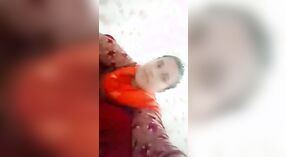 Belle fille bangladaise donne à son amant une expérience sensuelle de pisse 2 minute 00 sec