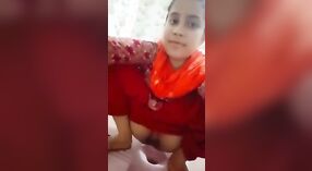 Hermosa chica bangladesí le da a su amante una experiencia sensual de mear 2 mín. 40 sec