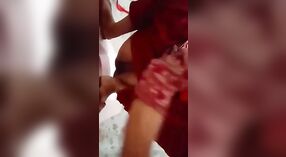 Bellissimo Bangladeshi ragazza dà lei amante un sensuale pissing esperienza 2 min 50 sec