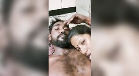 Tamil koppels genieten van intieme momenten in de slaapkamer 5 min 00 sec