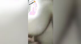 باتھ روم میں ایک busty بھابی کے ساتھ باتھ روم مزہ 3 کم از کم 20 سیکنڈ