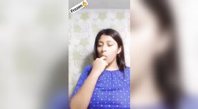 Jedhing fun karo bhabi semok ing bak mandi 1 min 00 sec