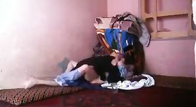 파키스탄 여자가 장난꾸러기와 함께 그녀의 룸메이트에서 이 증기 비디오 0 최소 50 초