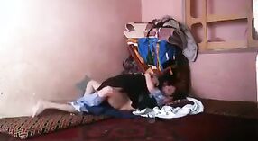 Пакистанская леди шалит со своим соседом по комнате в этом страстном видео 1 минута 00 сек