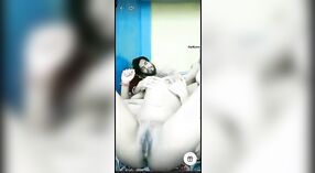 Video Basa Hindi Saka Simran Singh ' s threesome kanthi swara sing jelas 18 min 40 sec