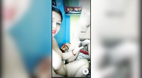 Video Basa Hindi Saka Simran Singh ' s threesome kanthi swara sing jelas 5 min 50 sec