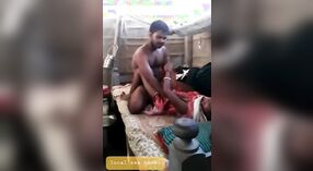 البنغالية زوجته من القرية يعطي الحسية اللسان ويحصل مارس الجنس من الصعب 0 دقيقة 0 ثانية
