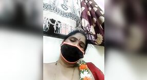 Indiase tante ' s super-hung show op camera 4 min 20 sec