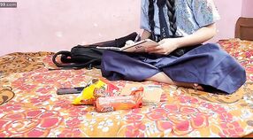 গ্রামের এক শিক্ষার্থী তার বন্ধুর সাথে বাষ্পীয় ত্রয়ীতে নোংরা হয়ে যায় 2 মিন 20 সেকেন্ড