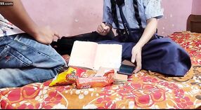গ্রামের এক শিক্ষার্থী তার বন্ধুর সাথে বাষ্পীয় ত্রয়ীতে নোংরা হয়ে যায় 3 মিন 20 সেকেন্ড