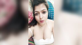 Mina Bhabhi ' s sexy live show is zeker om je af te krijgen 8 min 20 sec