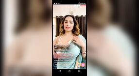 Aditi Mistri se burla en un sari en vivo en Premium 0 mín. 0 sec