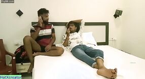Video porno Desi menampilkan threesome beruap dengan seorang wanita India setelah pesta 0 min 0 sec