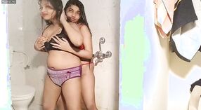 Alia AdvaniとSarikaはレズビアンセックスにふける 0 分 0 秒