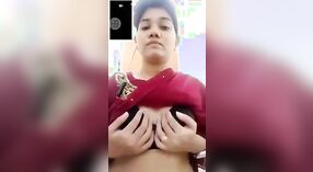 Lucu Sepi Girl Setuju Kanggo Nuduhake Mati Dheweke Pus Ing Kamera 4 min 00 sec