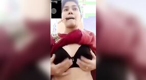 Gadis Kesepian yang Lucu Setuju untuk Memamerkan Vaginanya di depan Kamera 0 min 0 sec