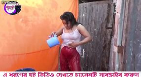 Nasses weißes T-Shirt Badezeit mit einer vollbusigen Bangla-Dame 3 min 00 s