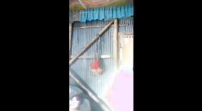 Video arasında bir Bangla kız Başlarken aşağı ve kirli 2 dakika 40 saniyelik