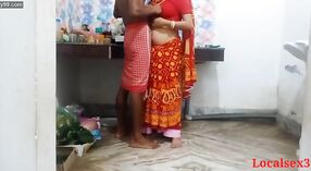 Red-clad Ấn độ vợ trong sari thích đam mê tình dục Với Đầu Máu Me 2 tối thiểu 00 sn