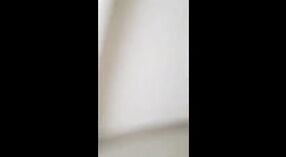 தேசியைச் சேர்ந்த அழகான இந்திய பெண் தனது காதலனை உறிஞ்சி ஃபக் செய்ய விரும்புகிறாள் 3 நிமிடம் 10 நொடி