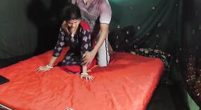 Evli Bengalli çiftle gece geç saatlerde seks 2 dakika 50 saniyelik