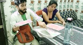 భారతీయ విద్యార్థి మరియు అందమైన మేడమ్ ఈ వీడియోలో ఆవిరి సెక్స్ కలిగి ఉన్నారు! 0 మిన్ 0 సెకను