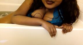 Zevk için webcam İngiliz Hint güzellik 2 dakika 40 saniyelik