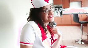 La femme indienne sexy Jill suce un patient comme une pro 0 minute 0 sec
