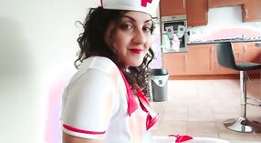 Sexy Indian żona Jill ssie pacjenta, jak profesjonalista 1 / min 40 sec