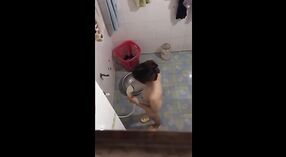 College meisjes nemen een douche in geheim Camera 0 min 0 sec