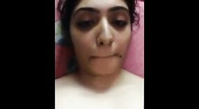 Kecantikan India Herelfie memfilmkan dirinya sendiri dalam video pribadi 6 min 20 sec