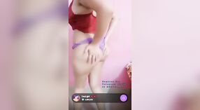 Desi girl's big boobs recebem a atenção que merecem em vídeo premium 3 minuto 00 SEC
