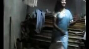 Bu buharlı videoda Bihar yenge'nin çıplak gösterisi 0 dakika 0 saniyelik