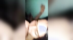 Bella ragazza adolescente geme ad alta voce durante il sesso intenso 1 min 40 sec