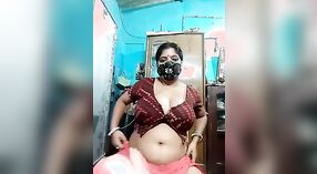 Aunty Desi met massief borsten in een heet Video 1 min 20 sec