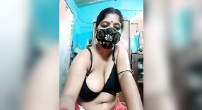 Aunty Desi z masywny piersi w a gorący wideo 4 / min 50 sec