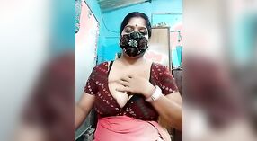Aunty Desi met massief borsten in een heet Video 6 min 20 sec