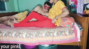 Bangali dziewczyna masturbuje się dla przyjemności, ale nie płać sobie 4 / min 20 sec