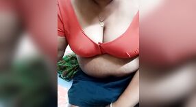 Aunty in a blouse gets down and dirty with her younger lover 1 min 40 sec