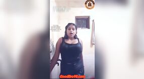 Video mandi seluruh tubuh eksklusif yang menampilkan Ayushi Bhagat, sang influencer 6 min 20 sec