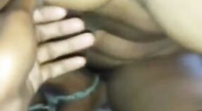 Istri Tamil dengan tubuh menyusui berhubungan seks setelah menyusui 3 min 00 sec