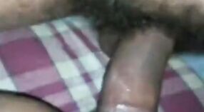 Emziren vücutlu Tamil karısı beslendikten sonra seks yapıyor 5 dakika 00 saniyelik