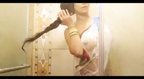 Bayan Devika'nın buharlı striptiz inanılmaz vücudunu sergiliyor 0 dakika 0 saniyelik