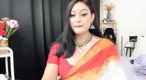 Chica linda y sexy en un sari naranja vive una vida caliente 1 mín. 30 sec