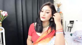 Chica linda y sexy en un sari naranja vive una vida caliente 2 mín. 40 sec