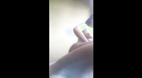 Bhabhi indio se pone travieso solo en casa 1 mín. 20 sec