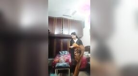 Tam Ganimet Karısı Videoda Sıcak Vücudunu Gösteriyor 0 dakika 0 saniyelik
