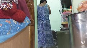 Desi bhabhi i jej mąż mają namiętny seks na stojąco 3 / min 00 sec
