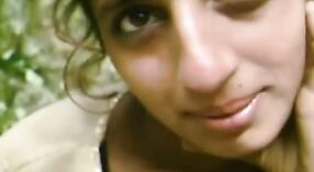 Kecantikan India Naavya membintangi video beruap 1 min 20 sec